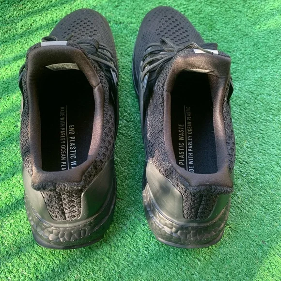 Adidas ULTRABOOST 5 DNA